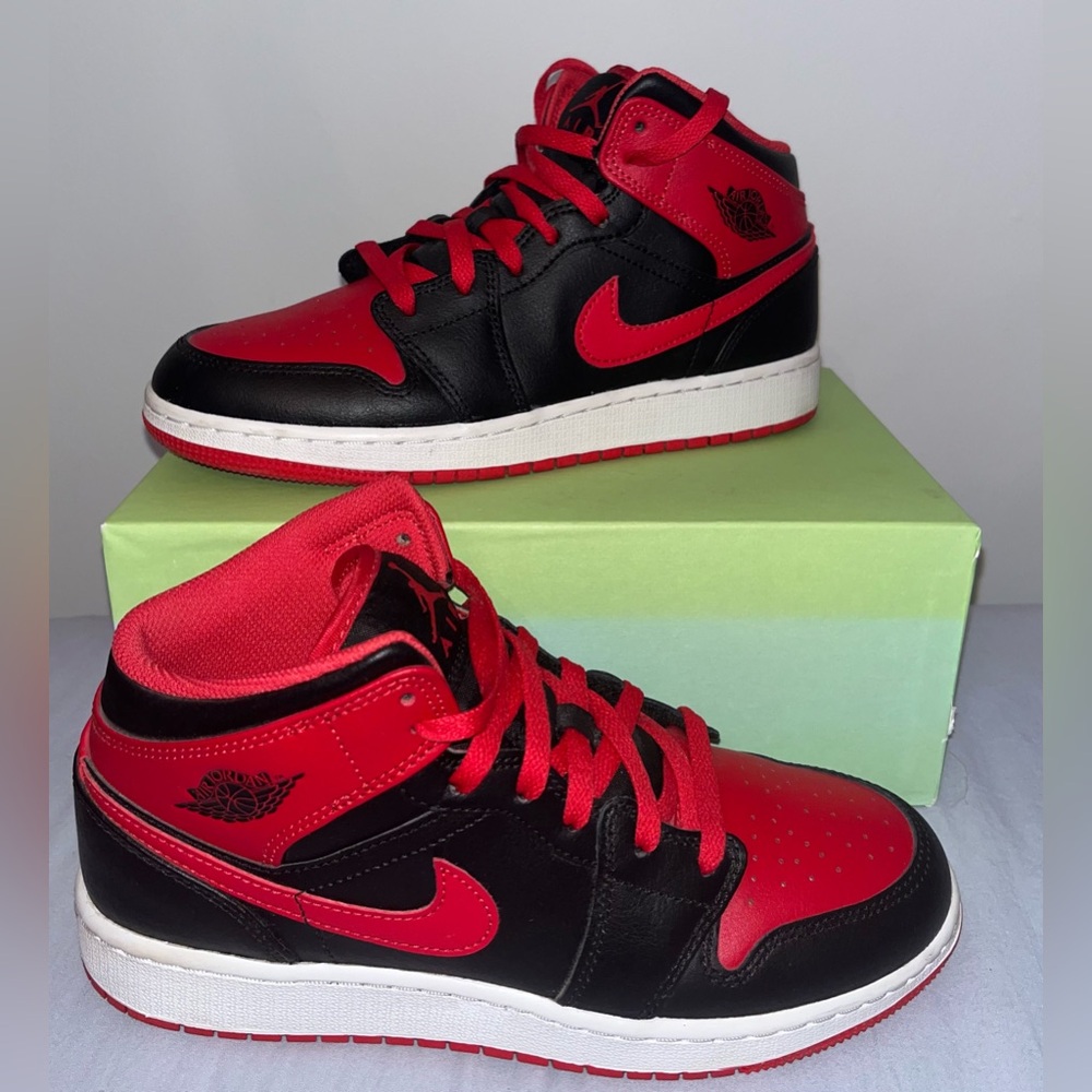 ~SOLD~ Jordan GSB AJ 1 MID-BK/RD/WH - 6Y